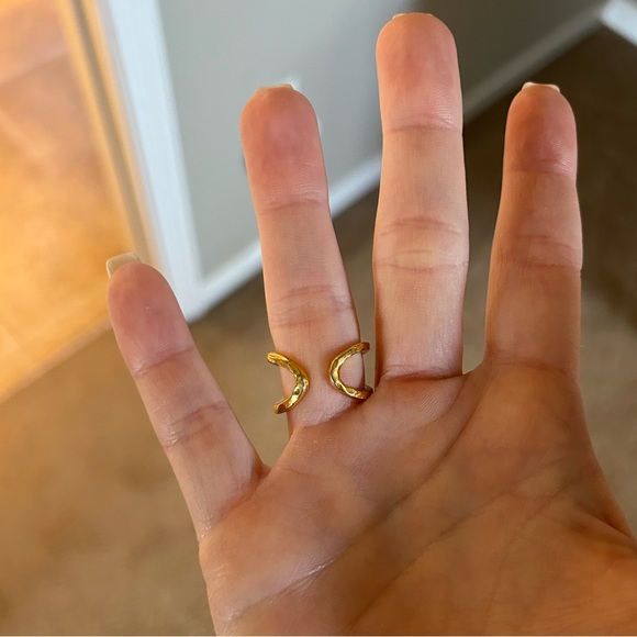 Mejuri hammered gold x ring. Adjustable. - Picture 5 of 6